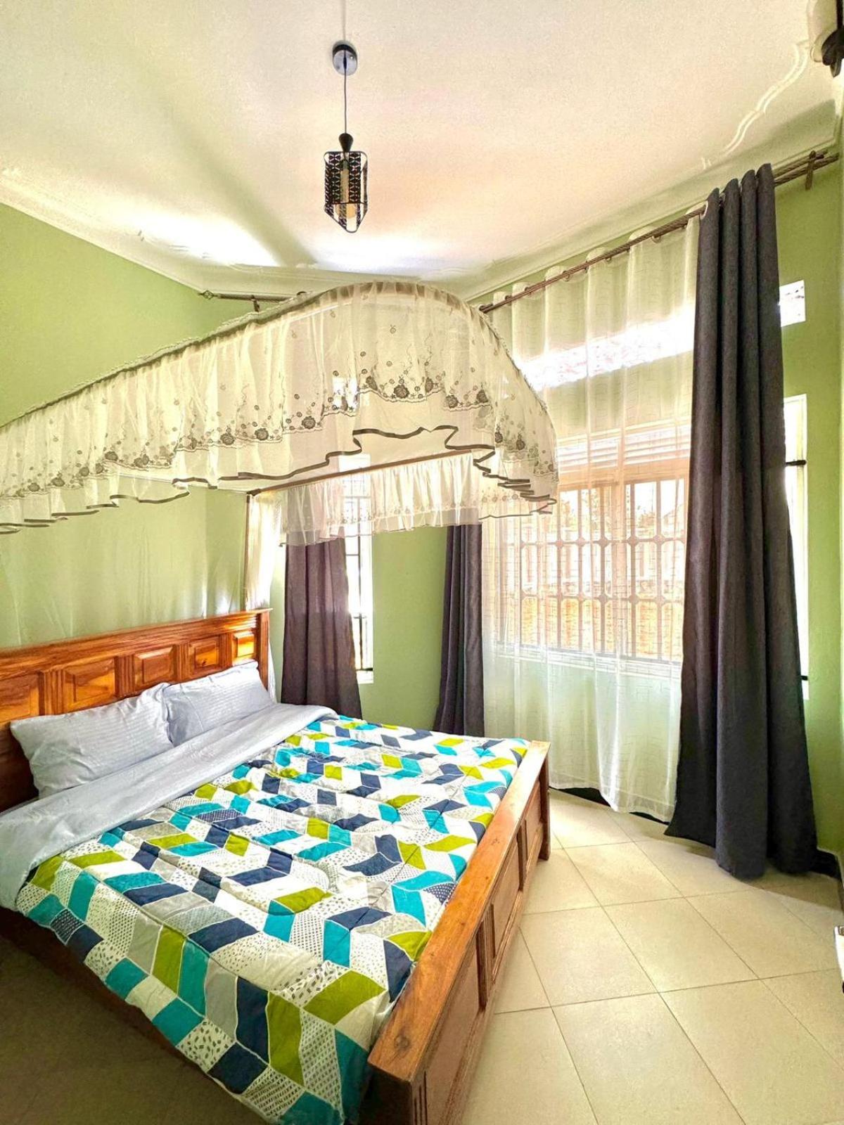 Entula Safari And Accommodation Mbarara Bagian luar foto